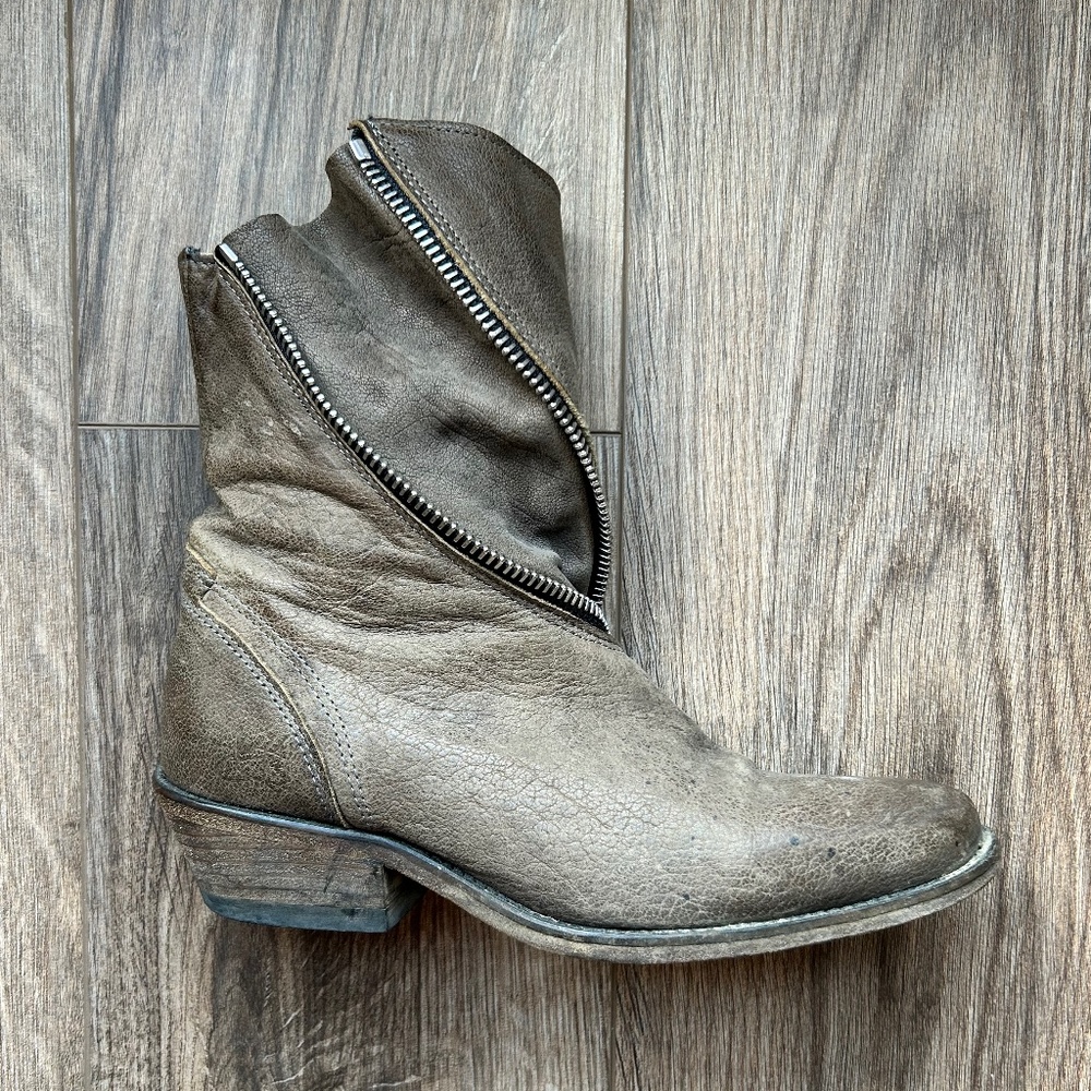 John Fluevog Tan Ruth Skin Spiral Zip Ankle Boots | 6 - Picture 12 of 13